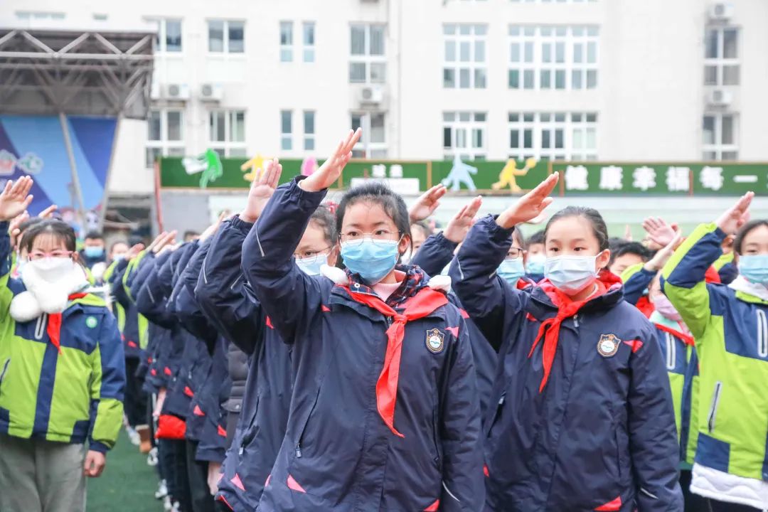 科学防疫不放松，珍惜时间勤学习丨记双流区实验小学爱国升旗仪式