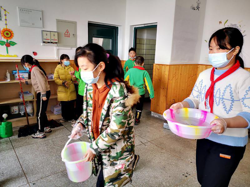 双流区迎春小学开展"爱国卫生运动 做好冬春季疫情防控"活动