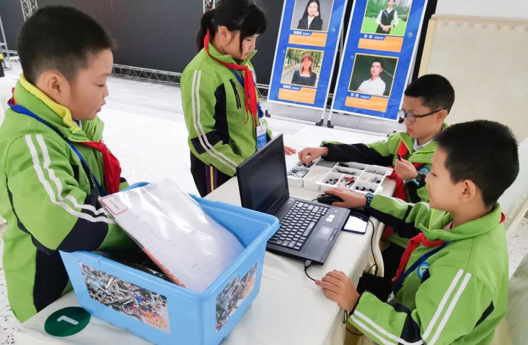 双流公兴小学参加首届区青少年科技节暨青少年科技创新大赛获佳绩