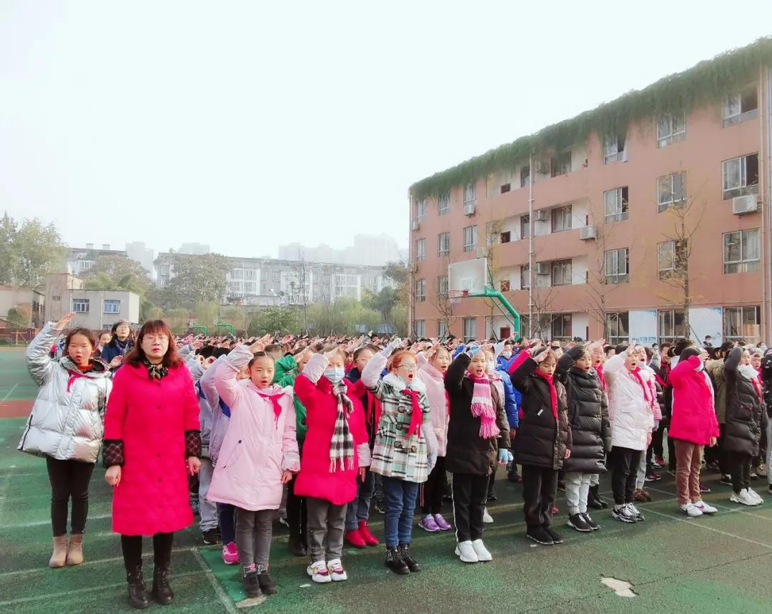 成都高新区中和小学：“抗击疫情，我们在一起”