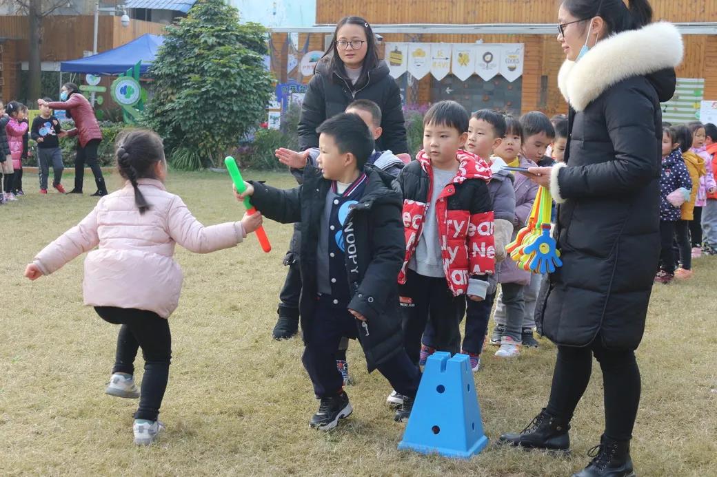 坚持运动吧，小蘑菇们丨记天府新区华阳幼儿园冬季运动会