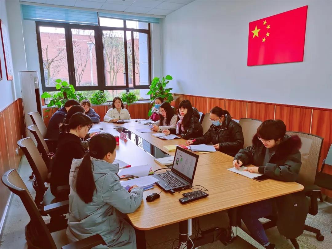 教而不研则浅研而不教则空丨天府新区华阳小学小课题系列研讨活动