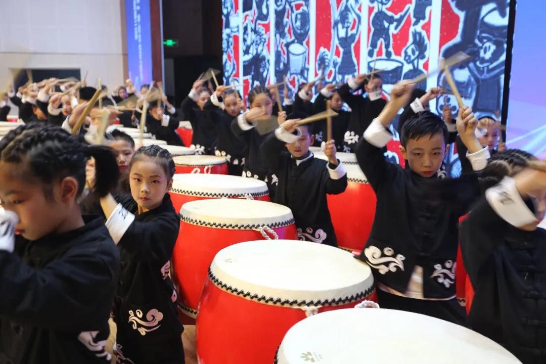 天府新区华阳小学在第三届“天府杯”中小学生艺术节大赛斩获嘉奖