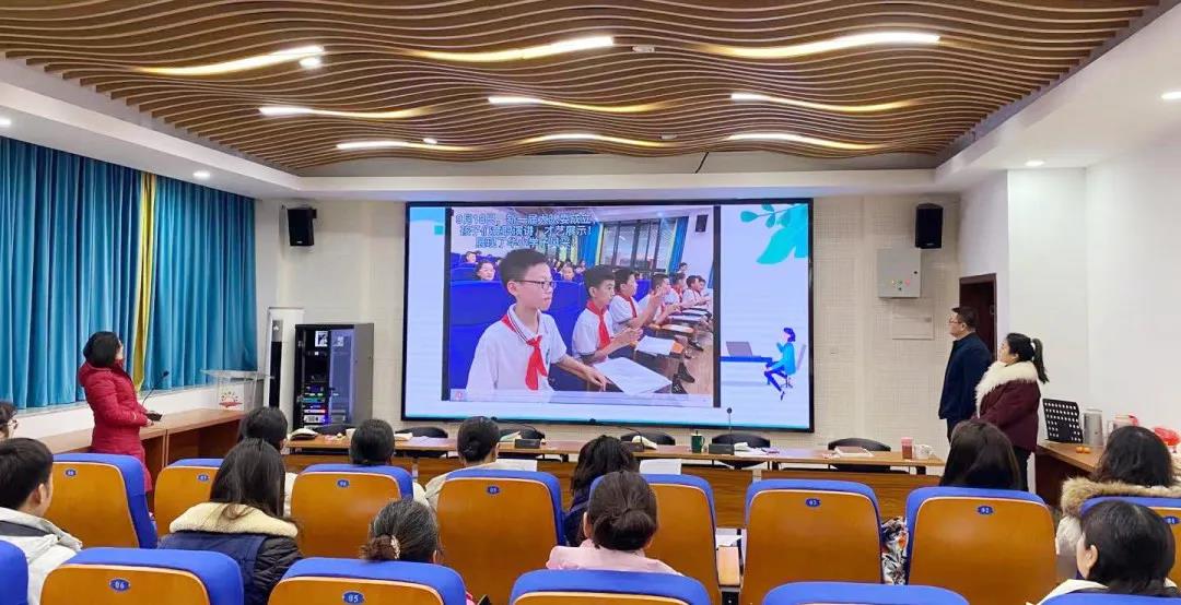 送你一朵小粉花——天府新区华阳小学班主任辅导员总结交流会